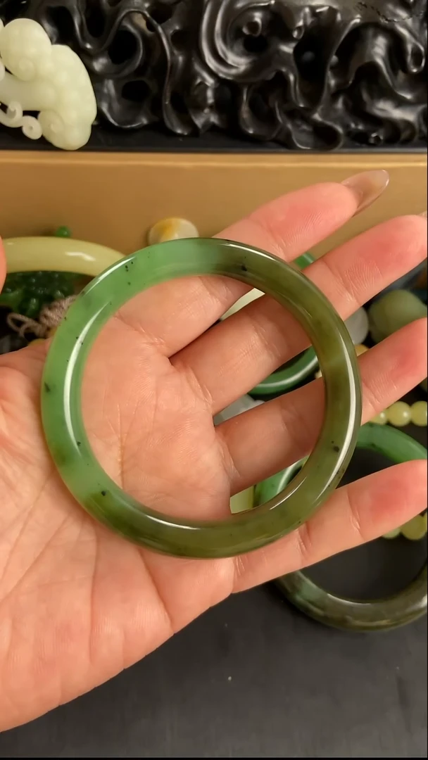 未镶嵌手链和田玉手镯