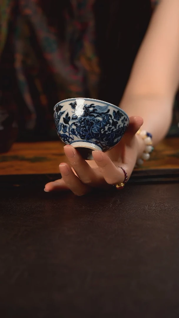 赏君慕元龙穿花鸡心杯