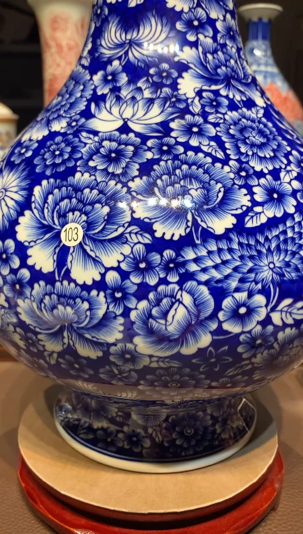 王*唯103青花万花瓶子gr103