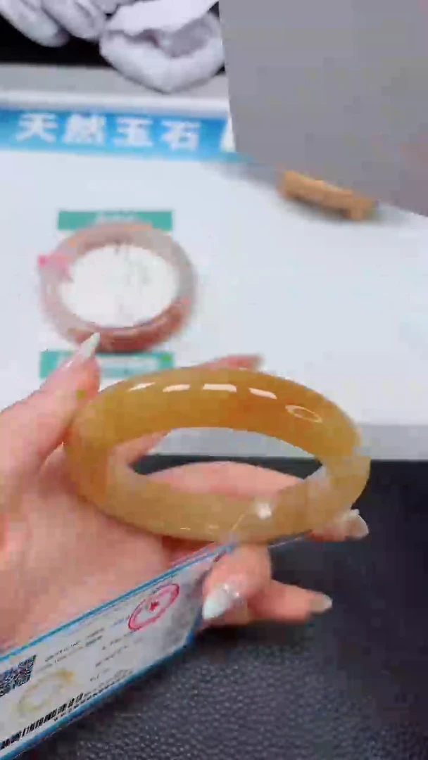 【闪购商品】石英质玉手镯未镶嵌80