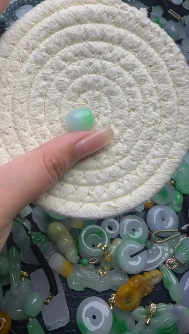 翡翠未镶嵌颈饰天然缅甸翡翠吊坠