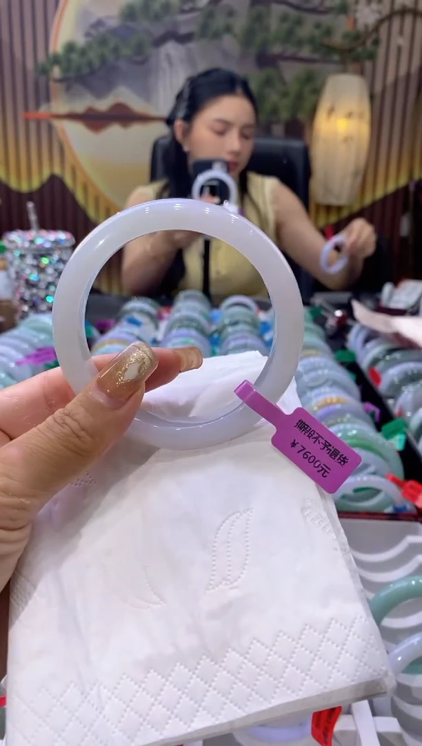 翡翠手镯未镶嵌多人06049