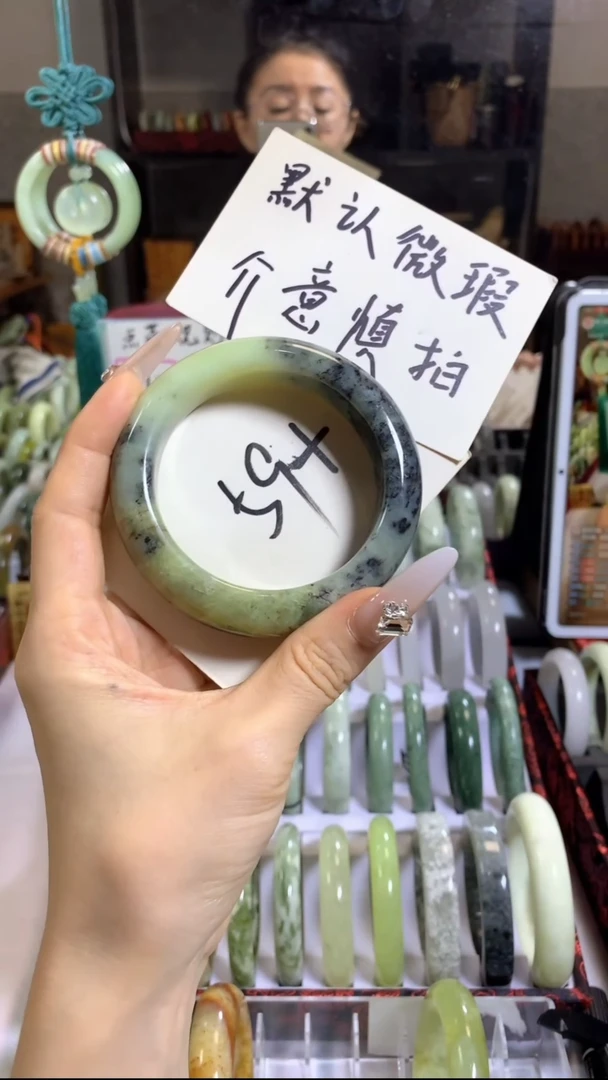 未镶嵌岫玉手镯6