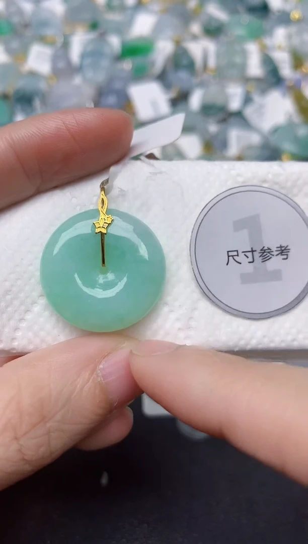 颈饰18K金镶嵌翡翠天然缅甸A货翡翠