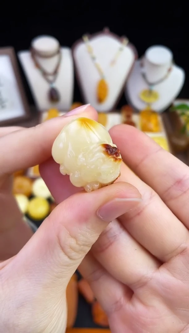 琥珀未镶嵌珠宝奇石柒月