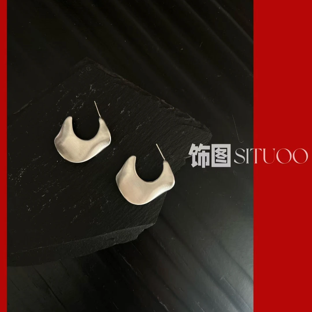 合金耳饰 SITUOO饰图小众设计款“大cc”时尚复古轻奢冷淡风耳饰