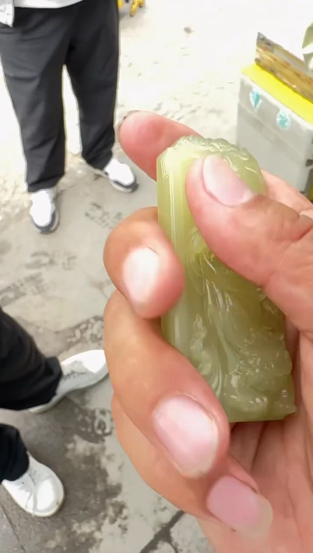 未镶嵌和田玉（糖玉）挂件和田玉