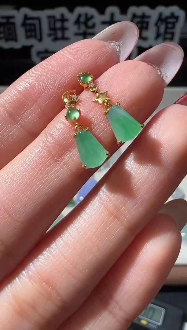 18K金镶嵌翡翠耳饰 缅甸珠宝严选