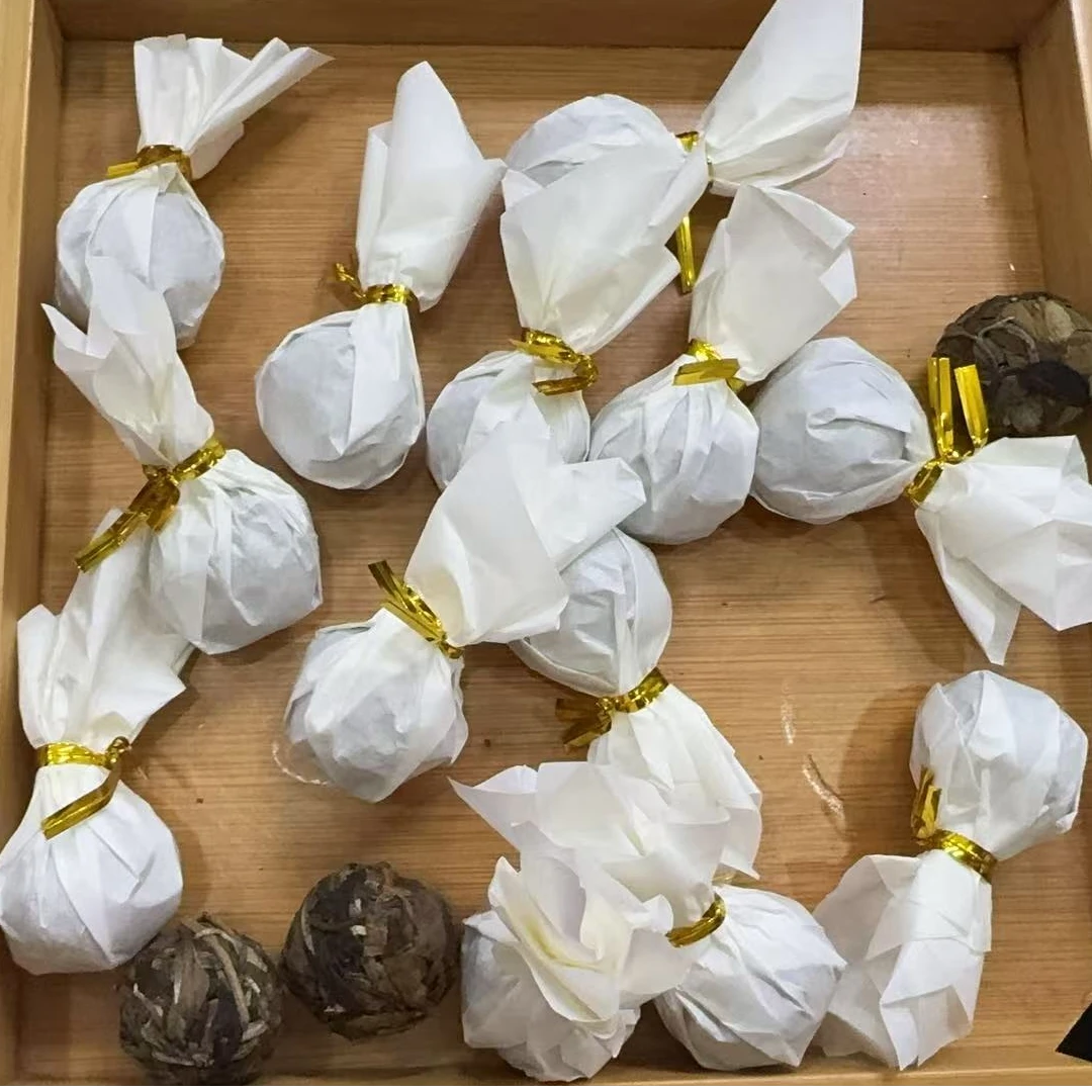 2月16号  250克 24年勐海 白茶龙珠 W002