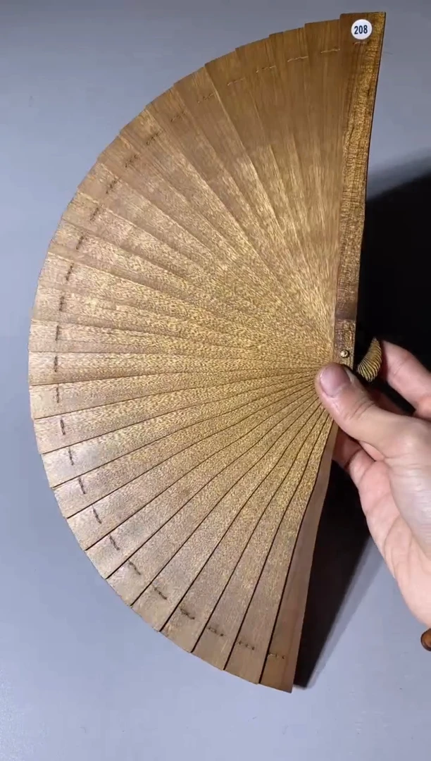 【闪购商品】金丝楠木雕208号18cm金丝楠木小叶桢楠扇子
