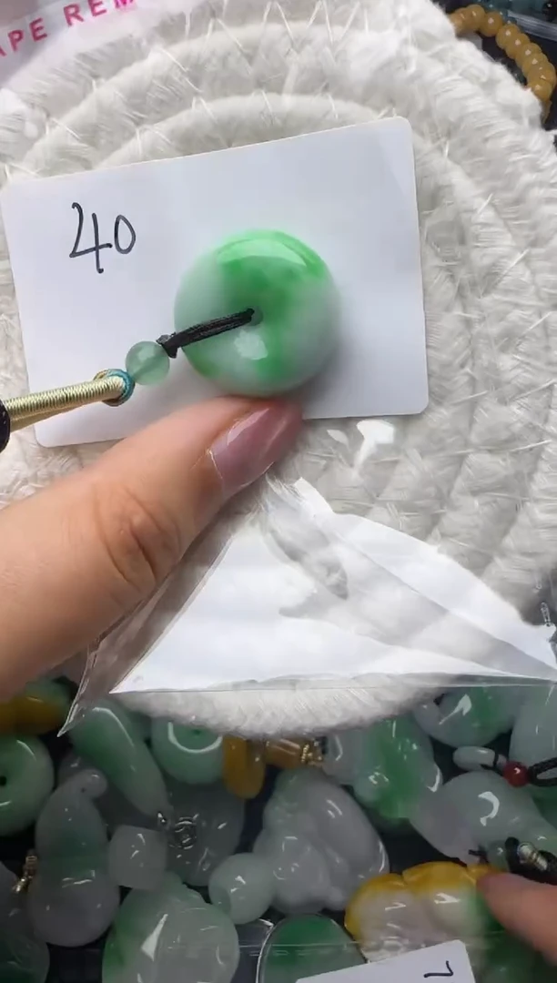 颈饰未镶嵌翡翠缅甸翡翠吊坠