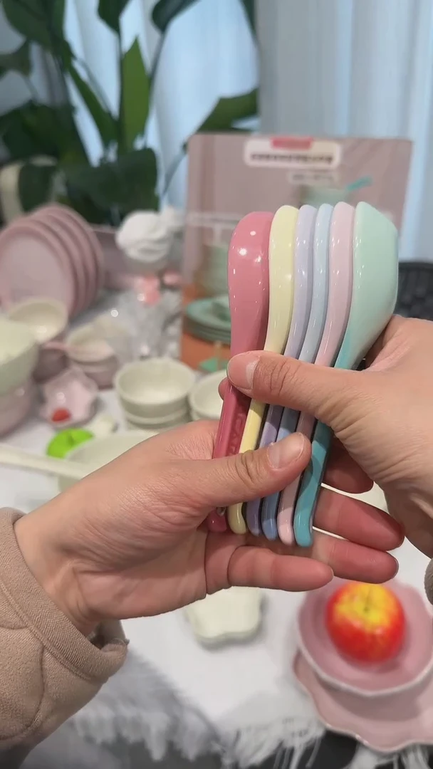 【闪购商品】瓷六色勺子