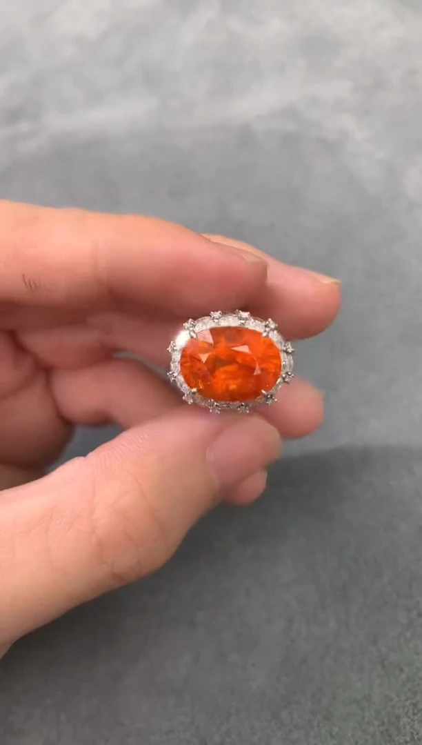 18K金镶嵌戒指石榴石（芬达石）主石 9.5CT