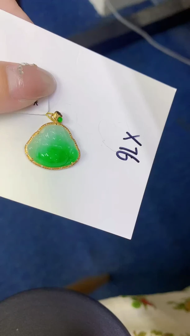 颈饰18K金镶嵌翡翠缅甸天然翡翠a货