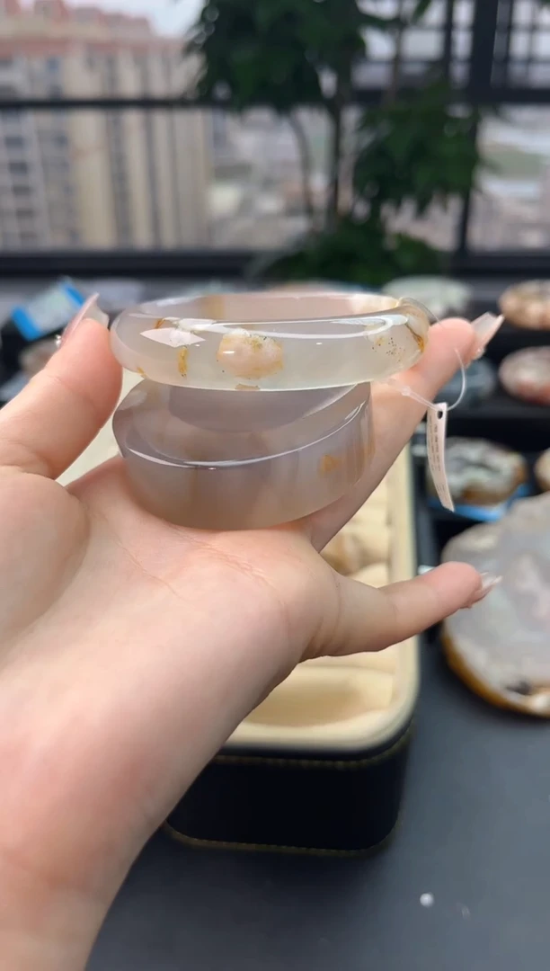 【闪购商品】石英质玉手镯未镶嵌赠送镯心（圈口57