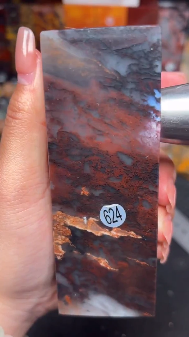 玉桂林鸡血桌面创意摆件 编号：624