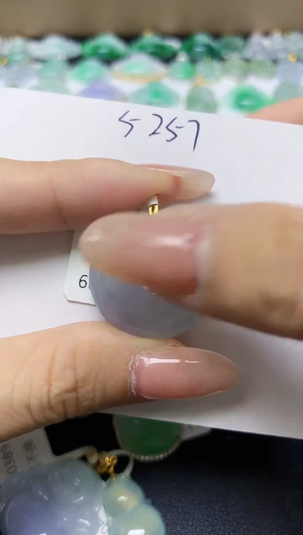 翡翠18K金镶嵌颈饰天然缅甸翡翠A货