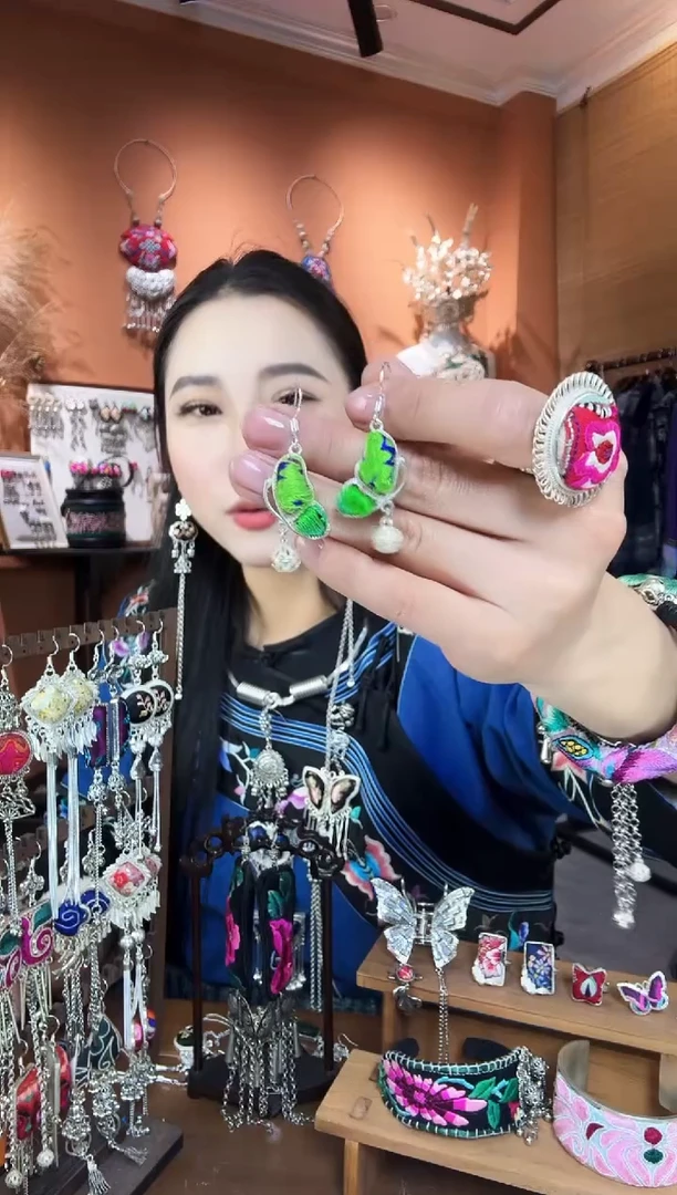 【闪购商品】刺绣纯手工民族风耳环