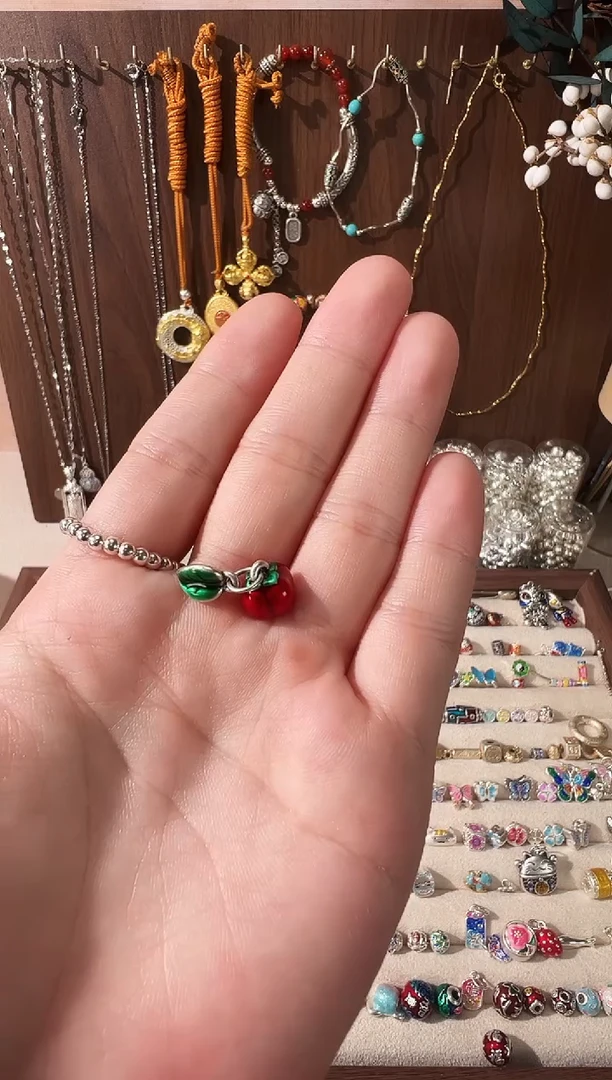 无足银8****兔珐琅红色柿子吊件