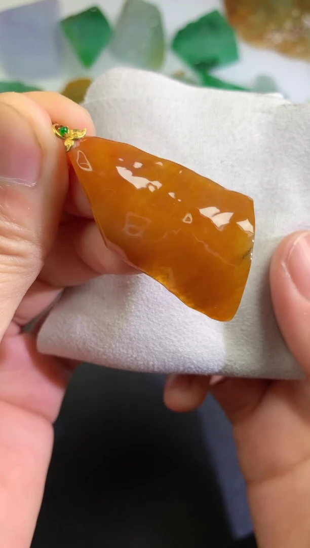 颈饰未镶嵌翡翠