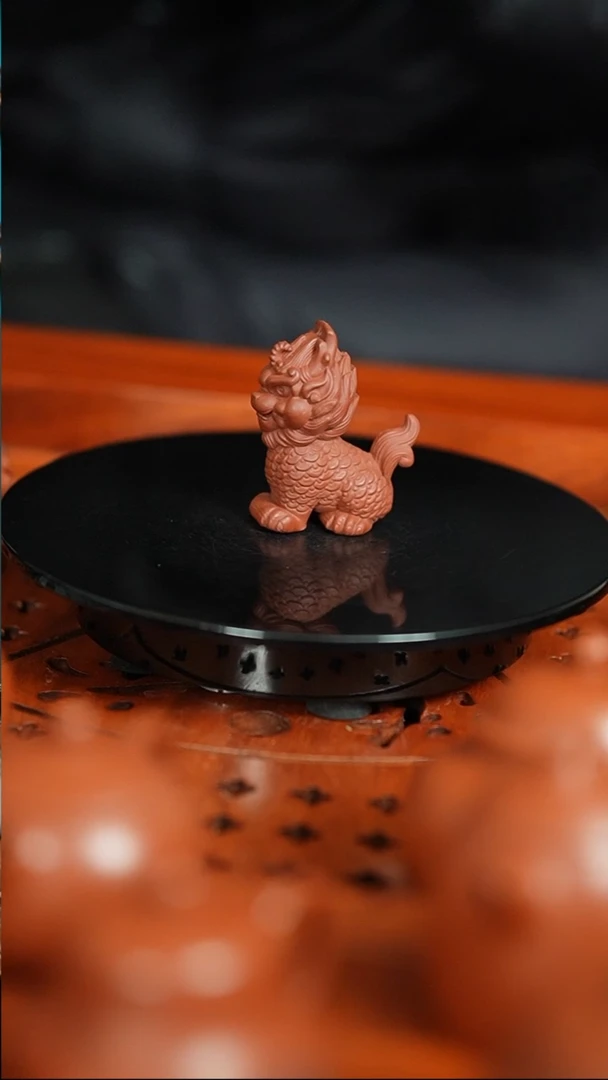 【闪购商品】紫砂茶宠朱泥刻绘麒麟精品摆件实心