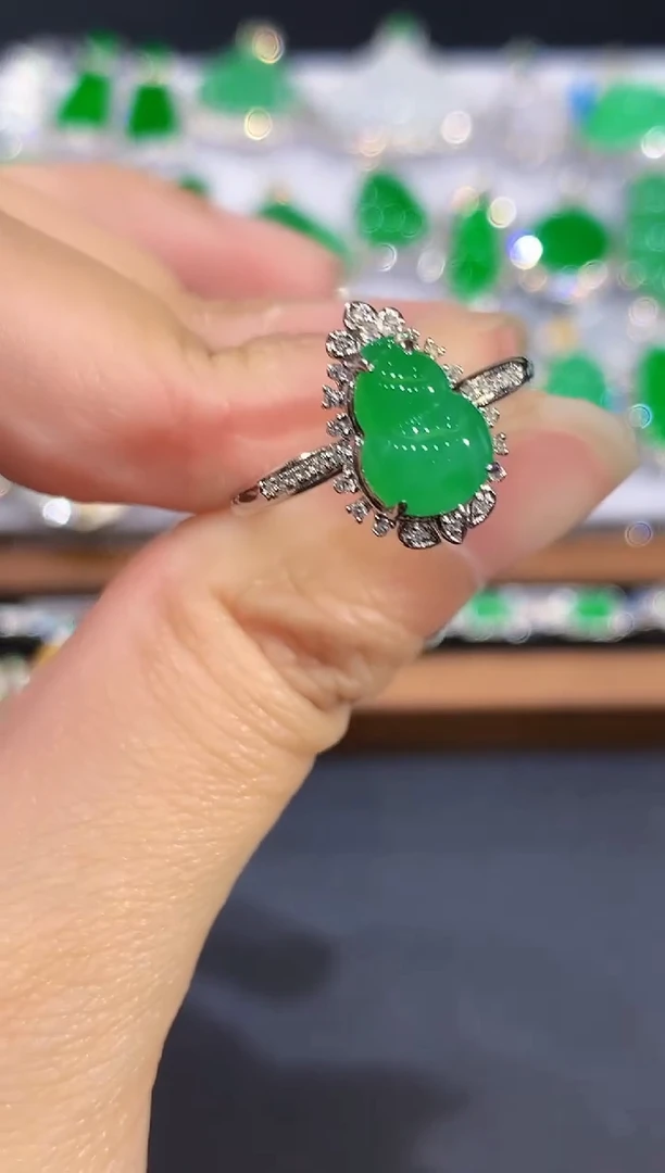 18K金镶嵌戒指翡翠L多样性发其一