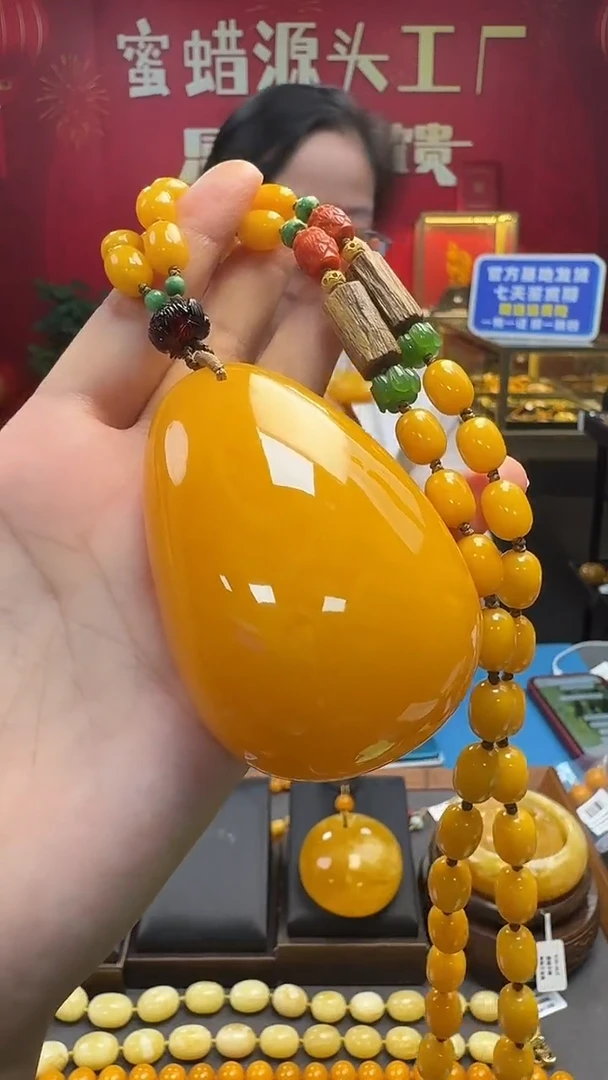 琥珀吊坠(赠链)18K金镶嵌蜜蜡水滴套装