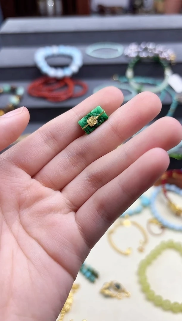 18K金镶嵌定制翡翠石*18K金翡翠雕花配饰ZX