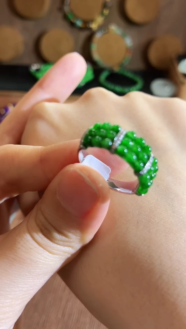 翡翠戒指18K金镶嵌手饰