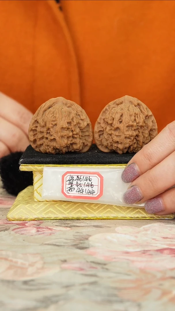 【闪购商品】文玩核桃把件赵喜满南将石