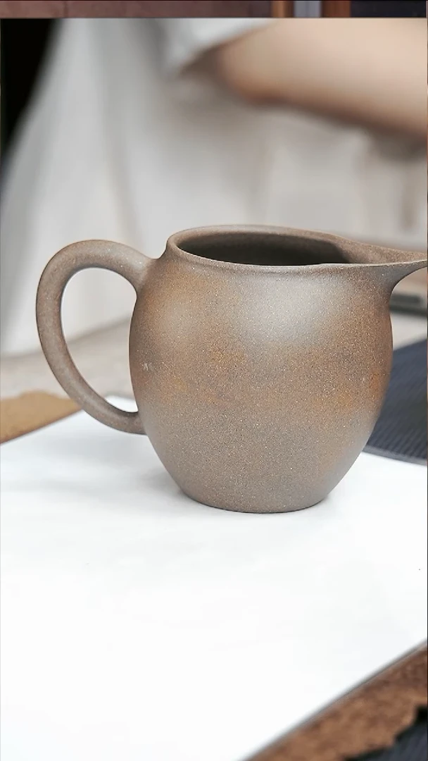 茶壶紫砂风**静黑墩头公道杯微瑕