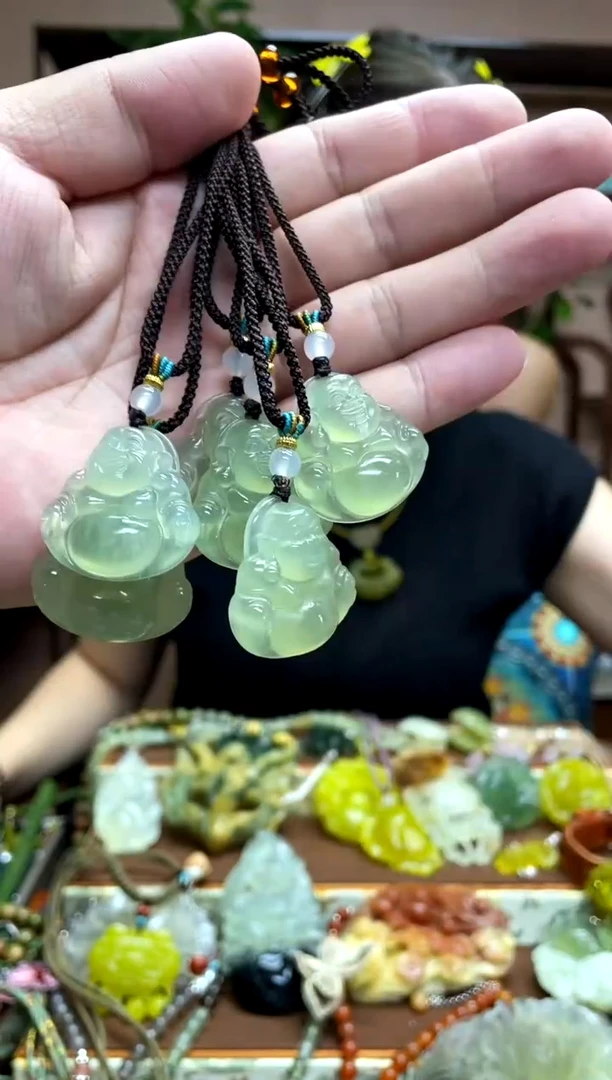 未镶嵌岫玉吊坠多样性发货发其中之一