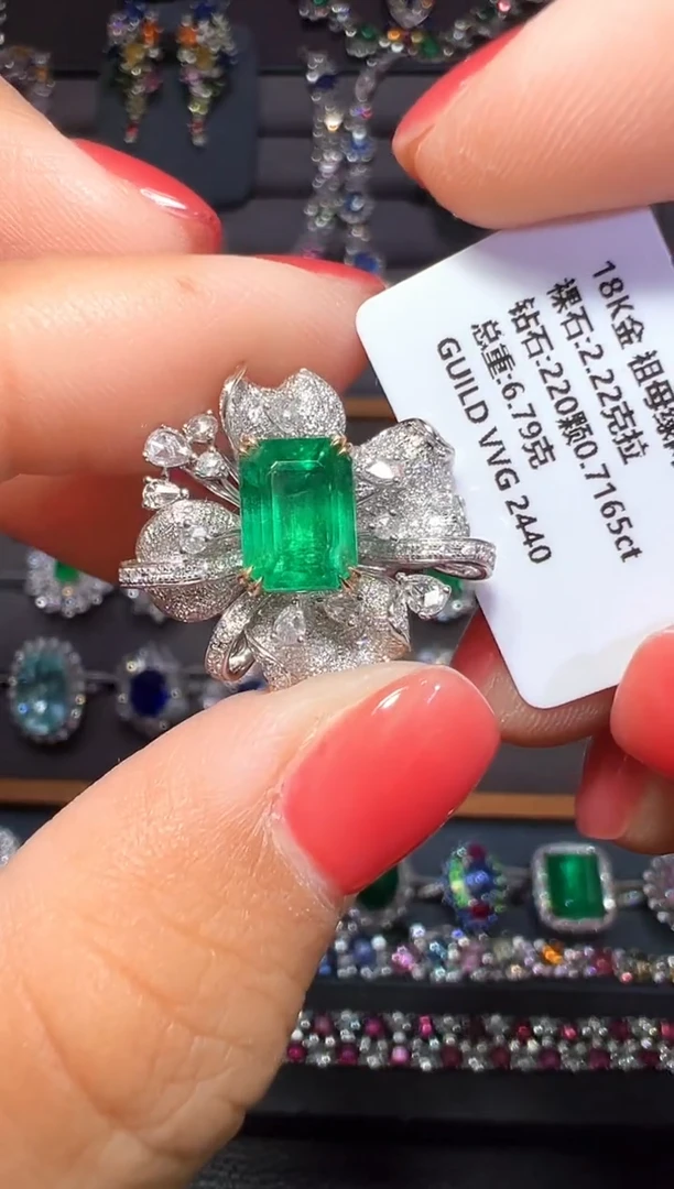 18K金镶嵌2.22ct祖母绿
