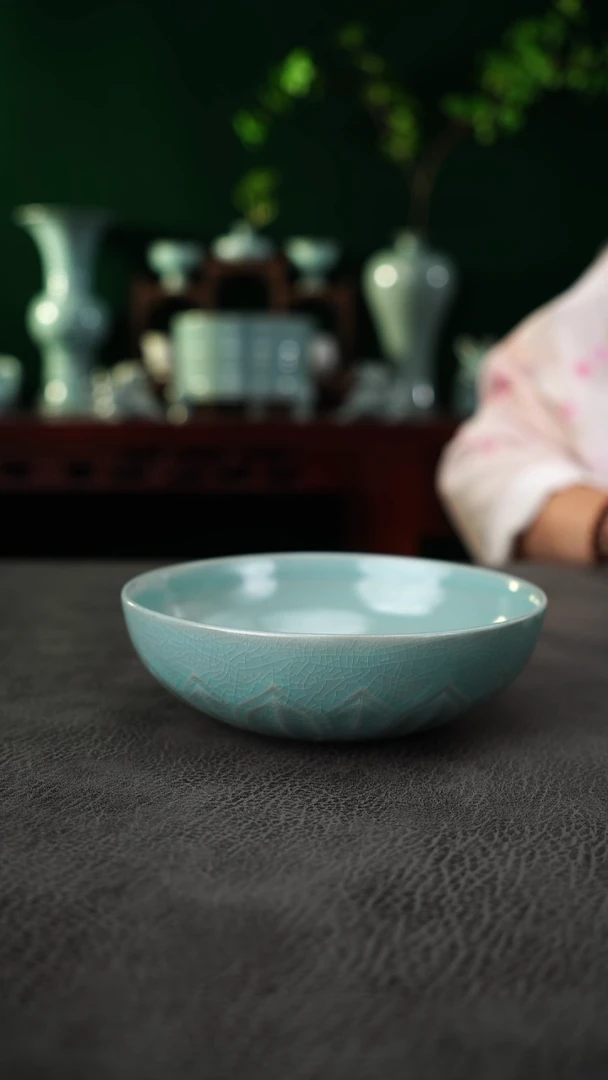 瓷片莲瓣洗微瑕     14.8