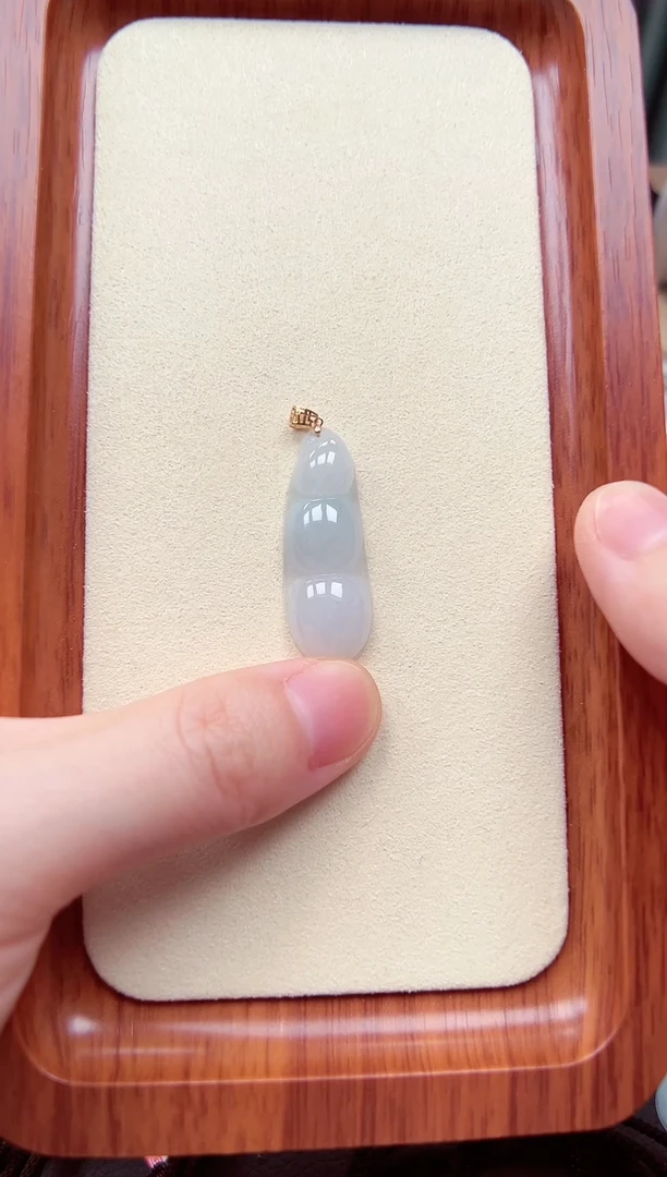 【闪购商品】翡翠颈饰18K金镶嵌福豆