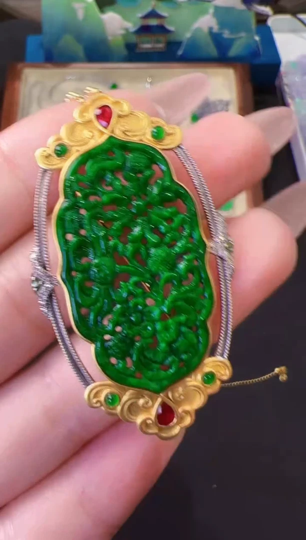 【闪购商品】翡翠吊坠(不含链)18K金镶嵌吊坠