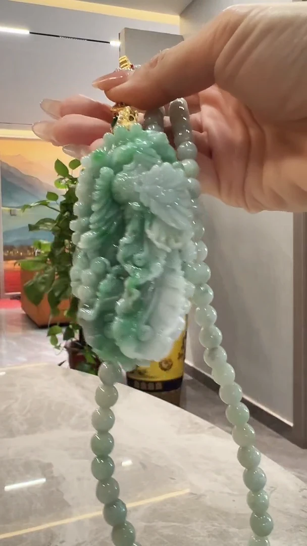 翡翠未镶嵌颈饰凤凰