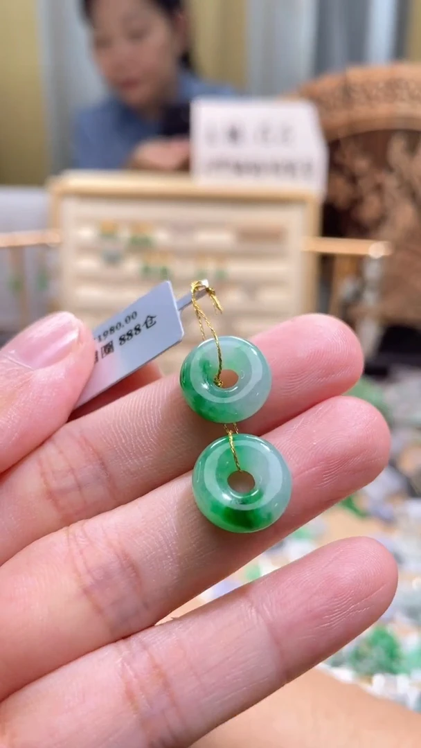 颈饰未镶嵌翡翠甜甜圈一对