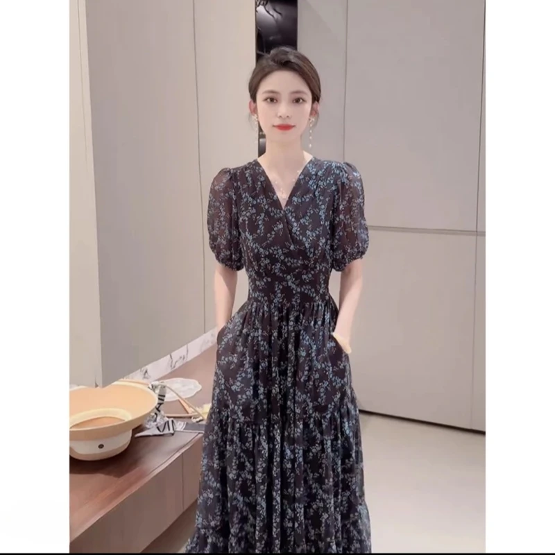 2025夏季新品藏青色优雅碎花V领连衣裙收腰显瘦长裙
