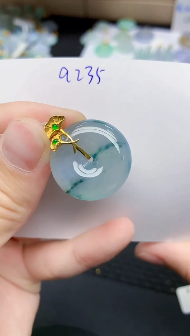 翡翠18K金镶嵌颈饰天然缅甸A货翡翠