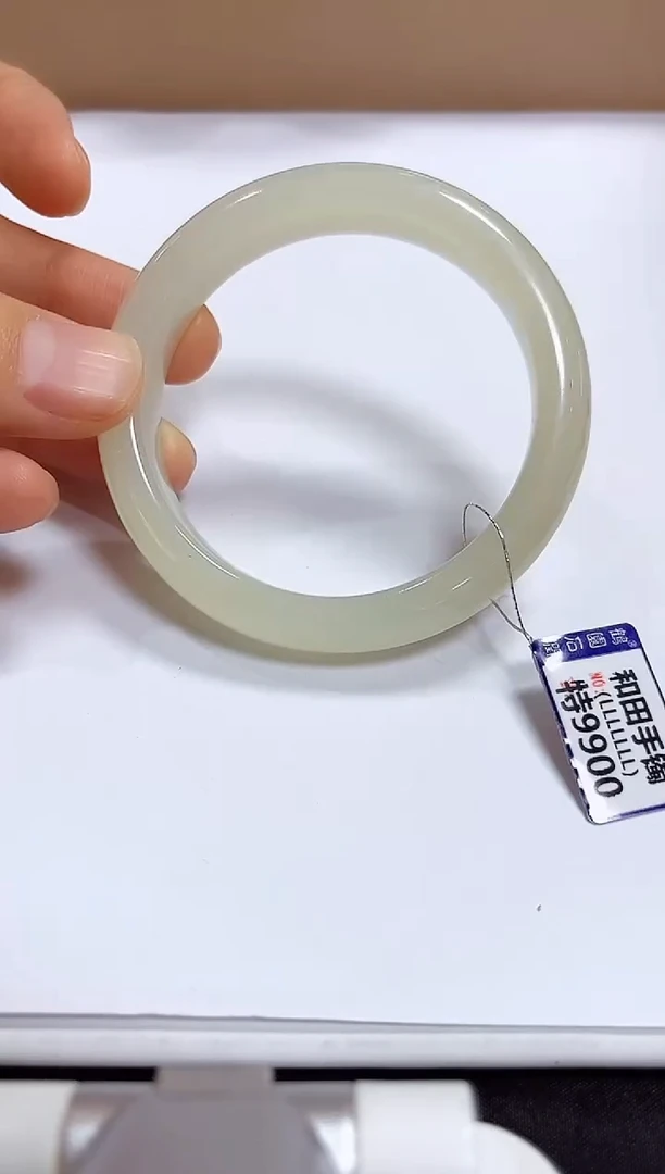 颈饰未镶嵌和田玉手镯52.5