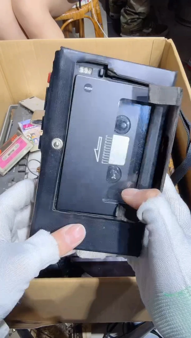8新众****高   072中古商品，瑕疵品，不保好坏。