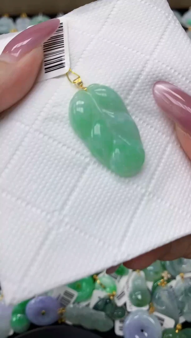 翡翠未镶嵌颈饰1111111111