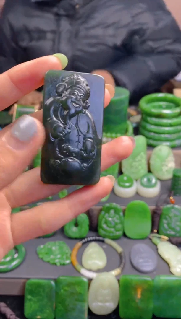 颈饰未镶嵌和田玉1