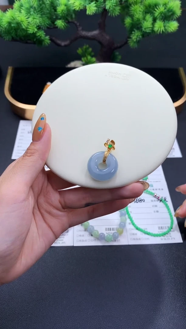 18K金镶嵌挂件翡翠48小时鉴赏期 退货不扣服务费