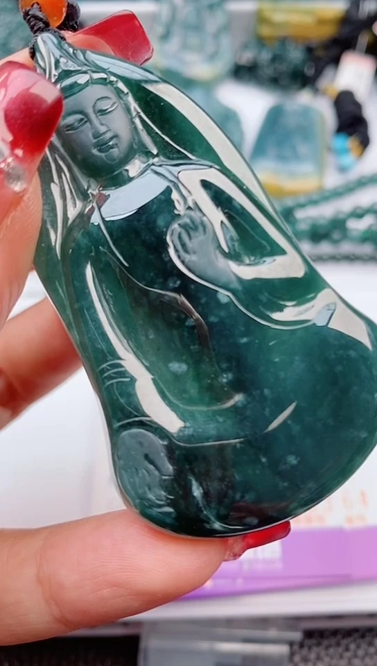 【闪购商品】翡翠颈饰未镶嵌           