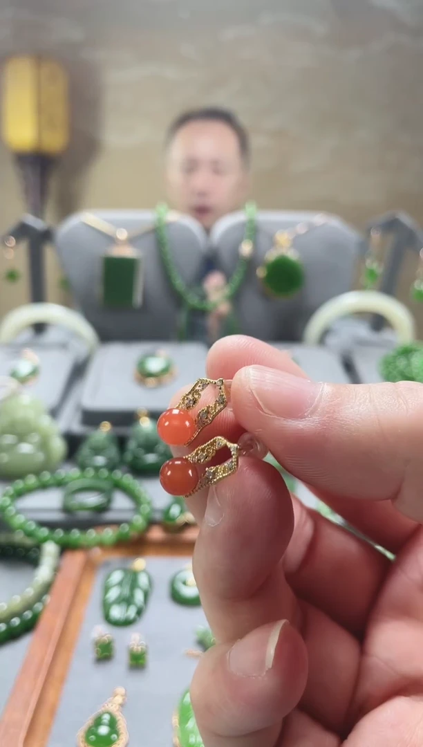 【闪购商品】南红玛瑙耳饰银S925镀金镶嵌6mm