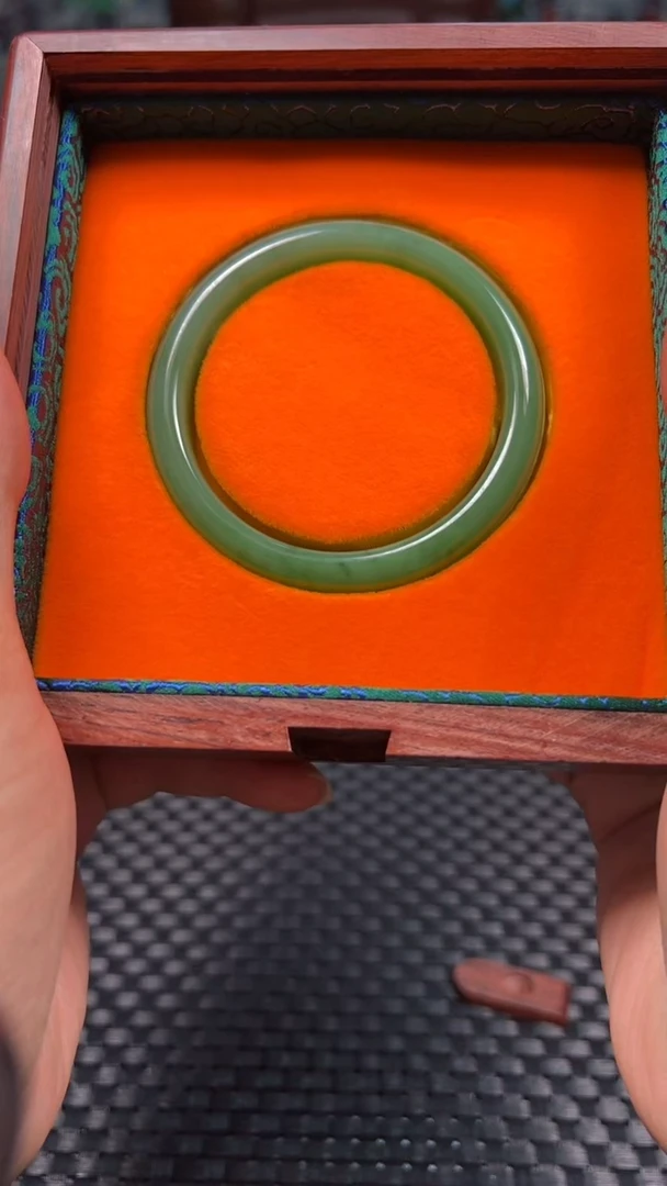 未镶嵌手镯和田玉柠*檬手镯