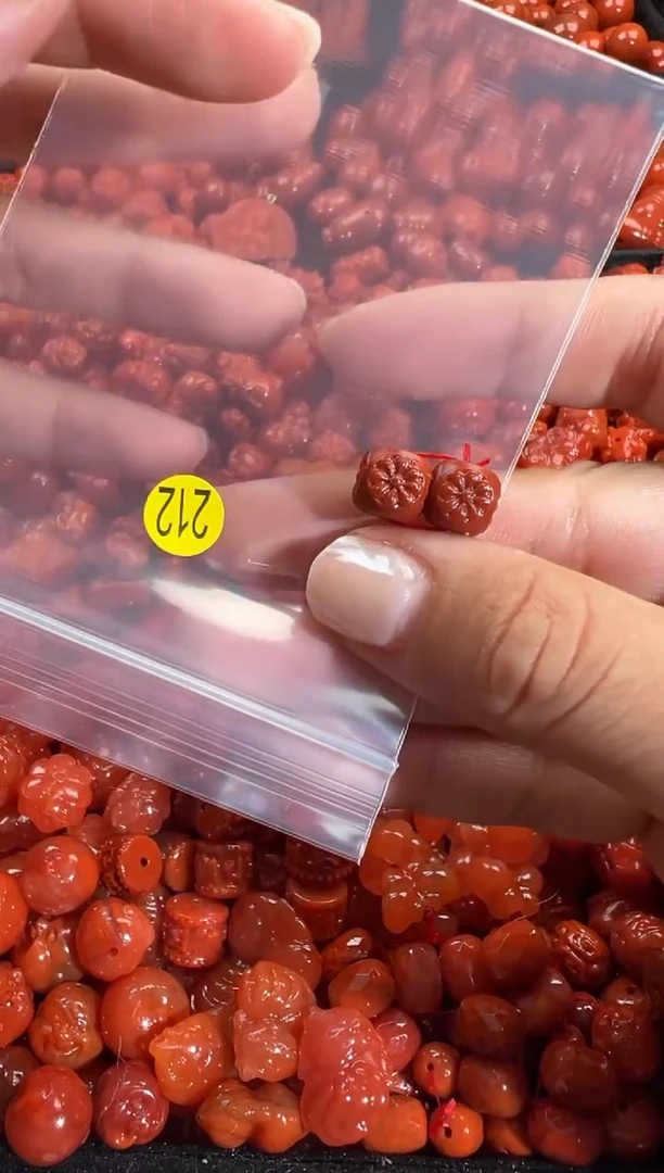 颈饰未镶嵌南红玛瑙1