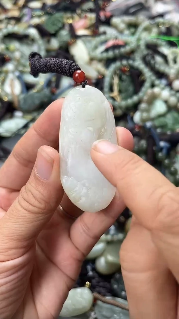 和田玉未镶嵌颈饰（多样性发一件）没有证书有瑕